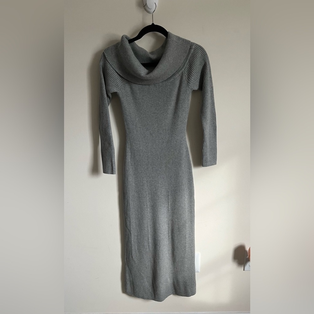 Abercrombie & Fitch Gray Knit Midi Off Shoulder Cozy Soft Sweater Dress Sz M EUC